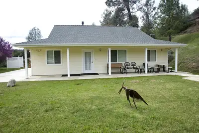 Image de Yosemite Country Cottage est propre ~ privé ~ calme