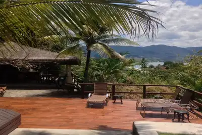 Image de Maison à 100 mètres de la plage avec vue sur la mer et la montagne