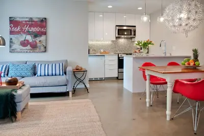 Image de Top Vancouver location 2011-2016! Maison d'entraîneur licenciée à Kitsilano (# 18-549814)