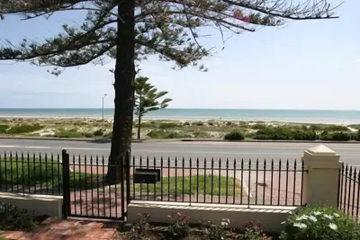 Image de Esplanade Beach House