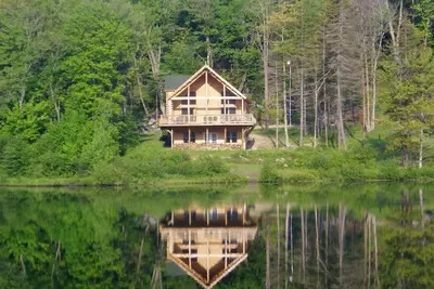 Image de Nouvelle maison en bois rond au bord du lac