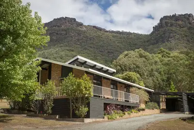 Image de Under The Pinnacle Halls Gap
