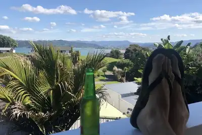 Image de Elevé avec une vue imprenable sur la baie.