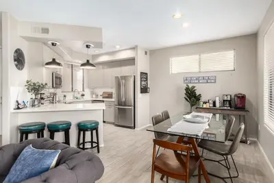 Image de Nouvelle Liste! Condo de luxe entièrement rénové dans une communauté fermée