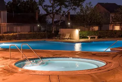 Image de Dernier Min Spécial! ! Plus Proche De Disney- Piscines & Spa - élégamment rénové