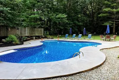 Image de Spacieuse Saratoga Farmhouse avec piscine d'eau salée, près de la piste et du lac