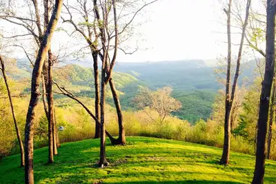 Image de The High Carolew Over Brevard: Une escapade en montagne pittoresque avec Asheville & Cashiers