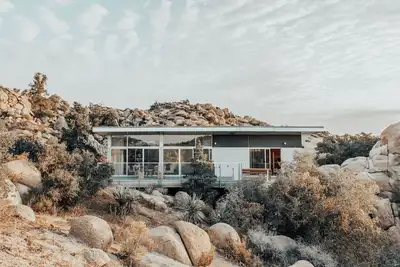 Image de Mid-Century Modern Escapade dans le désert sur 10 hectares