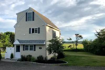 Image de Charmante maison de marais à côte sur Moody point seulement disponible!