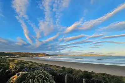 Image de Cloud9 Curio Bay, front de mer, baie de Porpoise.
