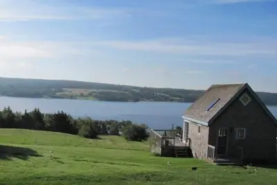 Image de Ferme de 240 acres et trois cottages donnant sur les lacs Brasdor à Baddeck!