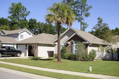 Image de Maison confortable avec jardin pour animaux de compagnie et excellent emplacement pour explorer