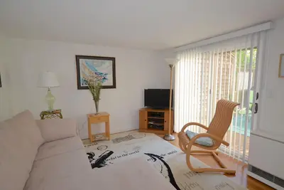 Image de Récemment rénové 2 chambres 2 salles de bain condo avec des courts de tennis