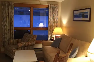 Image de Cozy 1 chambre Condo Snowbrook