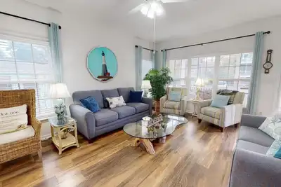 Image de Près de la plage, du centre-ville de Tybee et de Back River