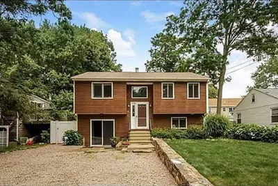 Image de Maison confortable et confortable de 3 chambres à Narragansett. 3. 5 km de trajet jusqu'à la plage