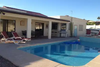 Image de Piscine avec vue sur le lac - Plan de 2 Lrg Mbr-Split. 10min à pied du centre-ville, des parcs et de Shoppin