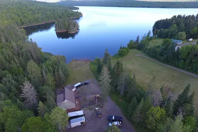 Image de Camp David, Bord De L'Eau, ACCÈS Direct Aux Motoneiges, Grande Valeur