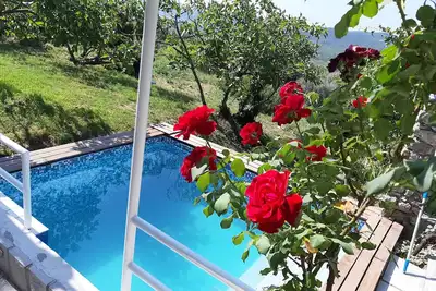 Image de Village isolé paisible avec piscine, Vous êtes les seuls clients de la maison!