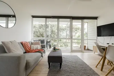 Image de Nouveau sens du cabane de plage, il a été rénové et meublé avec style.