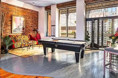 Image de Du centre-ville - 4 Br Walk to Everything! Grand Loft - Imprimantes Alley Lofts