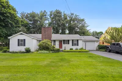 Image de 3 Br récemment rénové, 2 salles de bain à pied du centre-ville, de la plage d'Ogunquit et plus