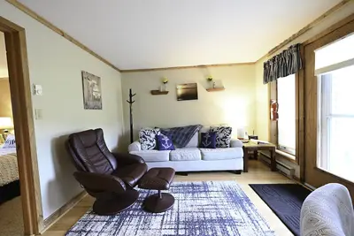 Image de Condo mignon et propre de 1 ch, nouveau plancher, sur le parcours Schuss, vue sur les pistes Wifi