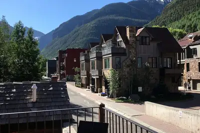Maison de transport unique et compacte avec terrasse privée et vue imprenable
