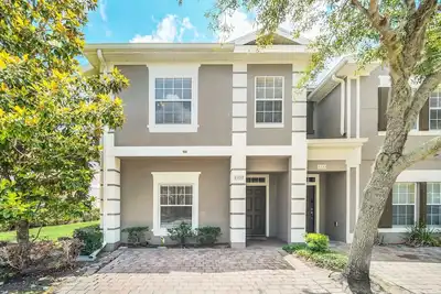 Image de Maison de ville 5br de grande valeur avec bain à remous, vue sur le lac, proche de Disney, Seaworld