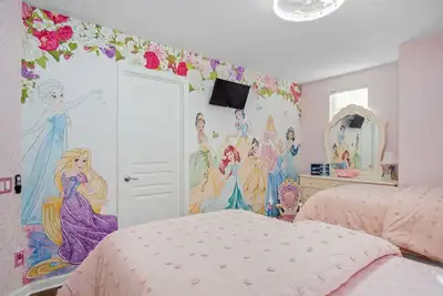 Image de De luxe 5 étoiles Accueil w / Princess & Mickey chambres à thème, Salle de jeux Piscine privée / Spa