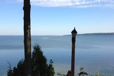 Image de \"Longview\": Finger Lakes Lakefront Cottage sur le lac Cayuga w / Beachfront and Dock!