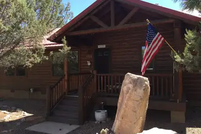Image de Beautiful Bison Ridge Cabin qui a tout. . .