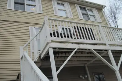 Image de Vue sur l'océan avec grande terrasse, chalet historique