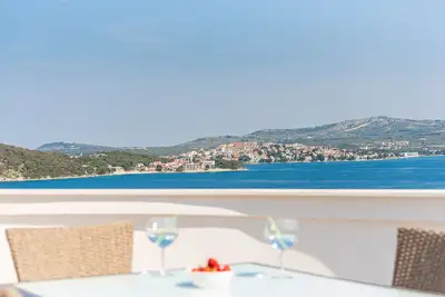 Image de \"Perfect runaway\" dans une baie calme avec vue sur la mer et piscine zone de détente-app 7 (for8)
