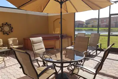 Image de Lakeview ~ Projeté Sud En privé Patio & Spa ~ 50 pi à Clubhouse / Pool ~ Wifi gratuit