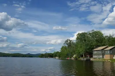 Image de Hiver, printemps, été ou automne, ce Worthley Pond Cottage a tout pour plaire.