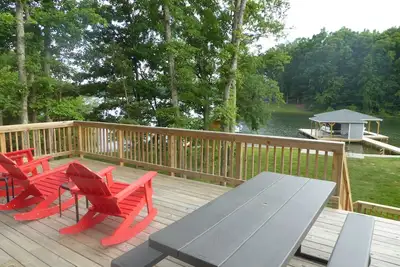 Image de Nouvelle maison magnifique au bord de l'eau sur le lac Anna