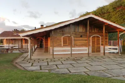 Image de Belle maison avec de superbes vues panoramiques à New Parati, Campos do Jordao