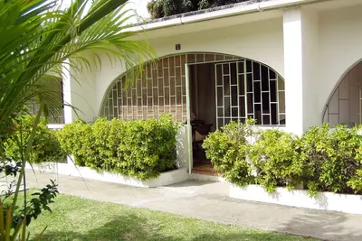 Image de 1br Condo (avec machine à laver dans l'unité) à Sunset Crest / Holetown (West Coast)