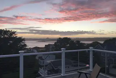 Image de 3 chambres avec vue imprenable sur l'océan, promenade jusqu'à la plage, terrasse sur le toit, familial