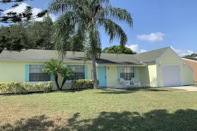 Image de Maison spacieuse en Floride sur le canal. . 3br / 2ba. . À quelques minutes des plages. Wifi.