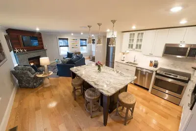 Image de Aire ouverte avec foyer, à 5 min des demeures