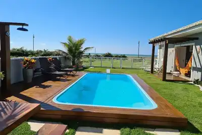 Image de Spectacular Beach House Au Bord De La Mer Avec Piscine Et Diariste