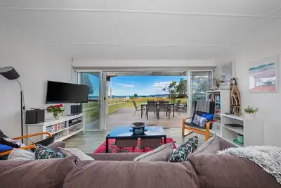 Absolute Beach Front, Long Beach