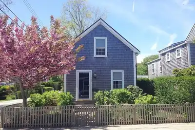 Image de \"Vitamin Sea\" - Magnifique chalet au centre-ville de Nantucket avec stationnement hors rue!