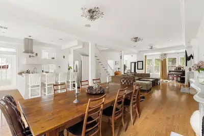 Image de # Grande maison privée de trois étages dans la belle Brooklyn: 10 personnes
