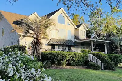 Image de Nouveau Vaca Prop, A + Location, Luxe, Spacieux, Fire Pit, Dock, Deep (8ft) H20