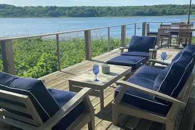 Image de Retraite privée au bord de l'eau avec terrasse et kayaks - 2 semaines encore ouvertes