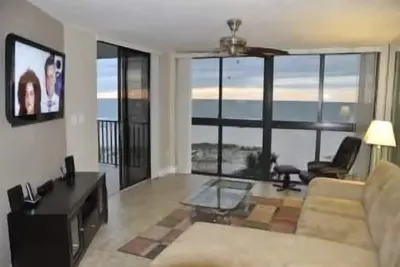 Image de Luxueux Oceanfront Remodel Gated Clearwater, Sand Key