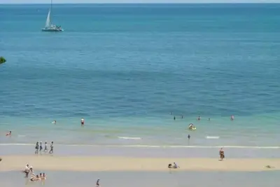 Image de Luxe, Appartement Grandview House en bas. En face de Colley Reserve et de la plage.